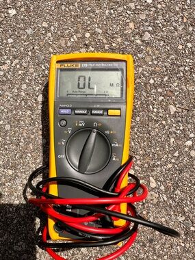 Fluke 179 Digital Multimeter - Yellowing/Black.
